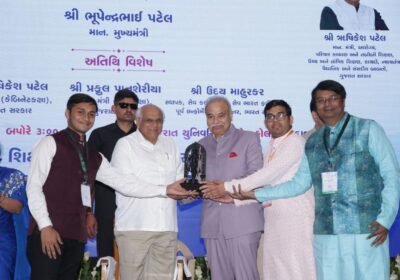Chief Minister Shri Bhupendra Patel Honours Winners at the Cultural Oratory Competition at Gujarat University